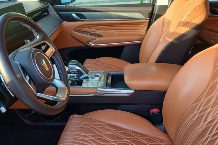 Gatwick Airport Private Chauffeur Transfer - Executive Luxury - Image 5