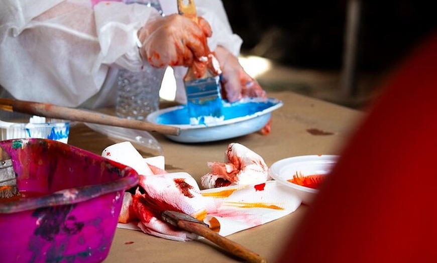 Image 6: Entre bastidores de Las Fallas: Taller de Arte, Cultura y Manos a l...