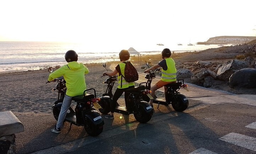 Image 5: Maspalomas - Meloneras : Visita guiada al atardecer e-Scooter 2 plazas