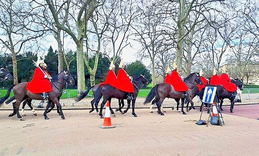 Image 4: London Special Twenty Sights One Tour