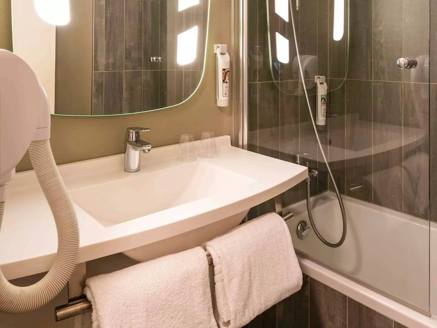 ✈ FRANKREICH | Paris - Ibis Paris Alesia Montparnasse 3*, 1 Nacht -...