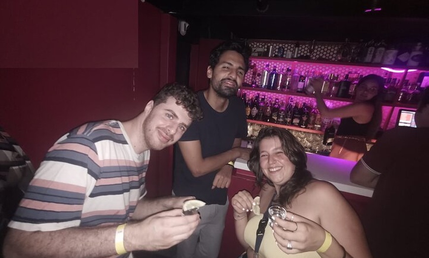 Image 27: Pubcrawl de Halloween en Madrid – Barra libre, chupitos y entrada V...