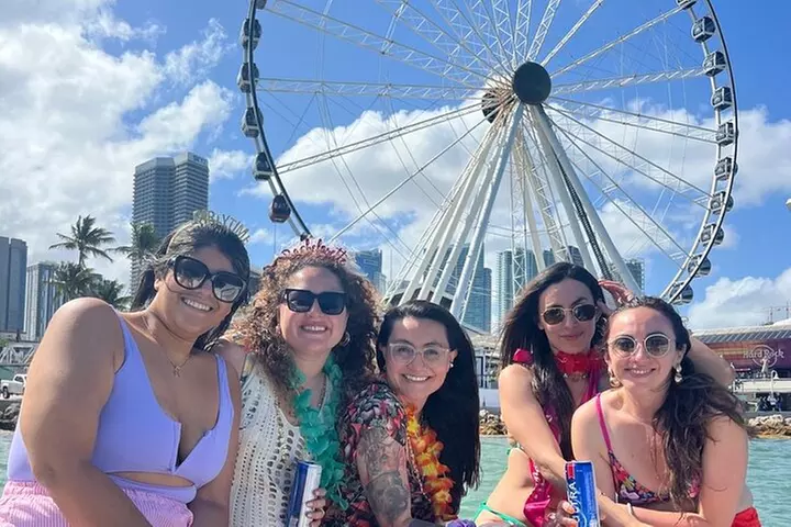 Miami Boat Tour –Day and Night Cruises with Champagne