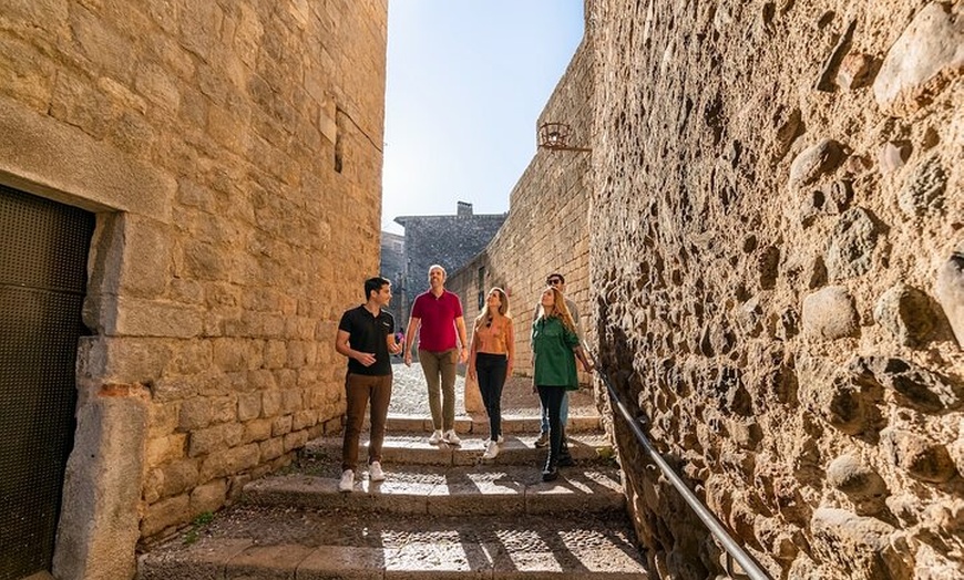 Image 15: Barcelona : Tour de 2 días por Montserrat, Girona y Costa Brava