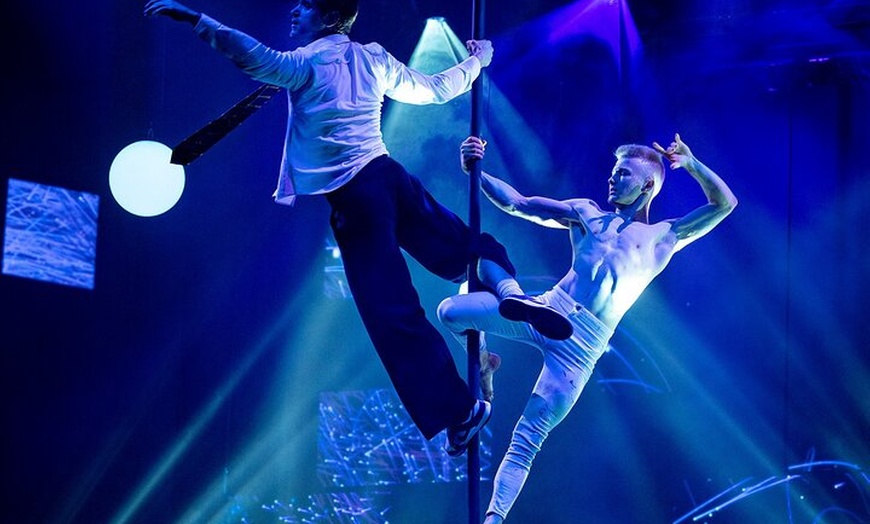 Image 18: Wintergarten Varieté "FLYING LIGHTS" inkl. Flying Steps