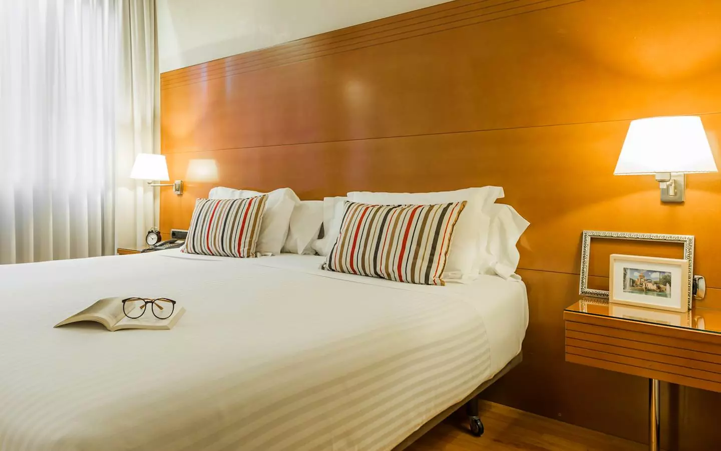 ✈ SPANIEN | Barcelona - Mariano Cubi Aparthotel Barcelona 4*, 2 Näc...