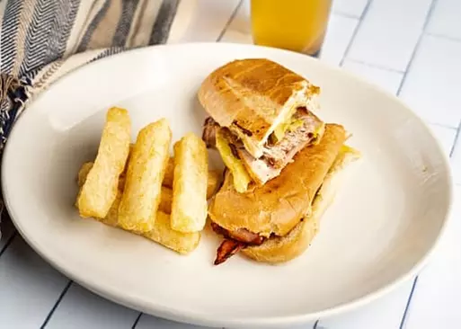 5% Cash Back at Jefes: A Betta Bar & Grille