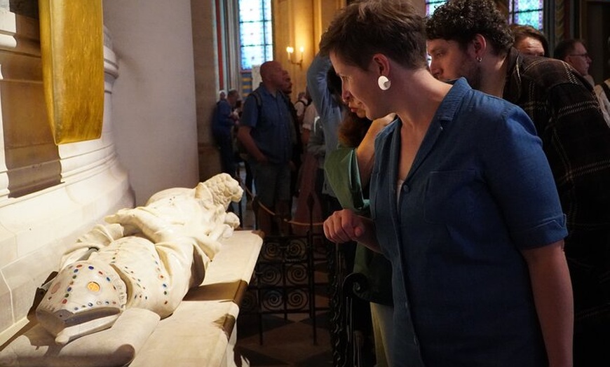 Image 9: Visite guidée en petit groupe de la cathédrale Notre-Dame avec entr...
