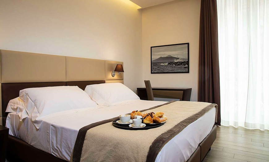Image 1: ✈ ITALIE | Naples - Hotel Palazzo Argenta 3* - City break