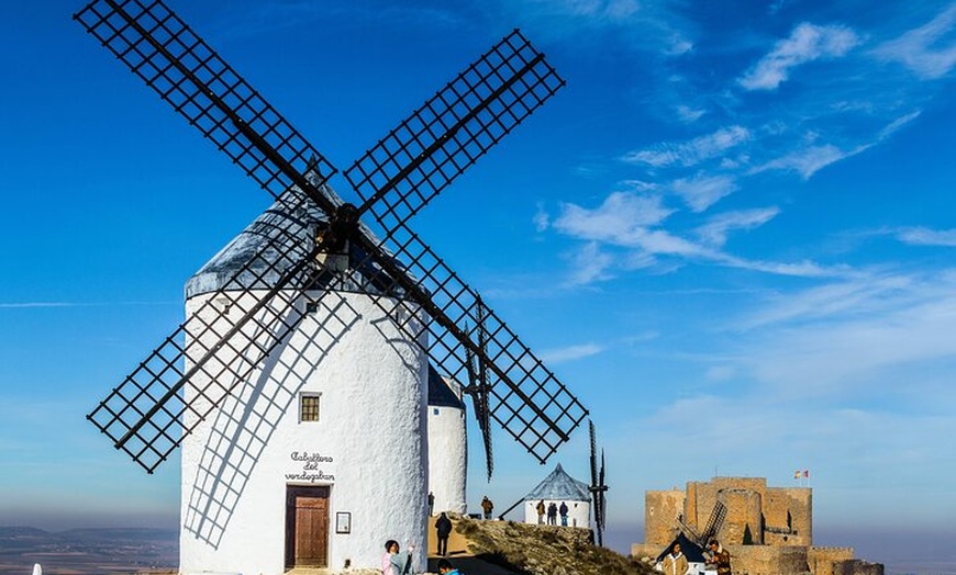Image 2: Excursión privada de un día a Toledo y los molinos de viento de La ...