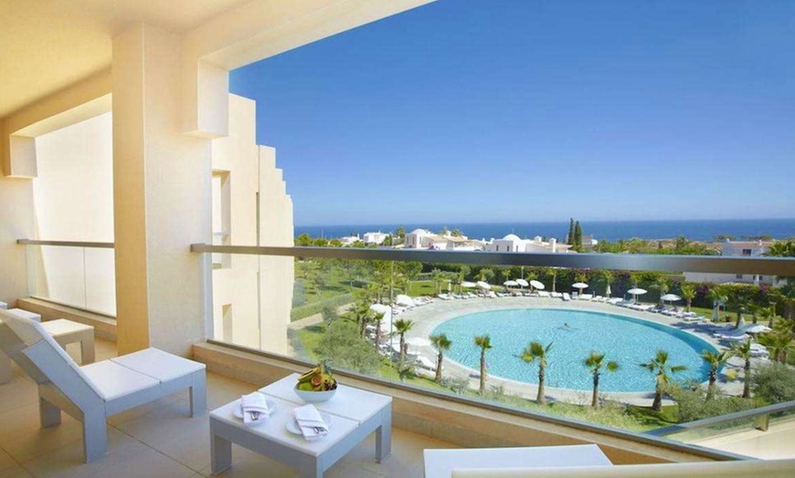 Image 3: ✈ ALGARVE | Albufeira - São Rafael Suites 5* - Piscine extérieure