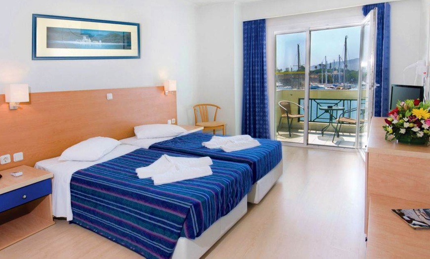 Image 3: ✈ KOS | Kos City - Kosta Palace 4*, 3 nights - Seafront