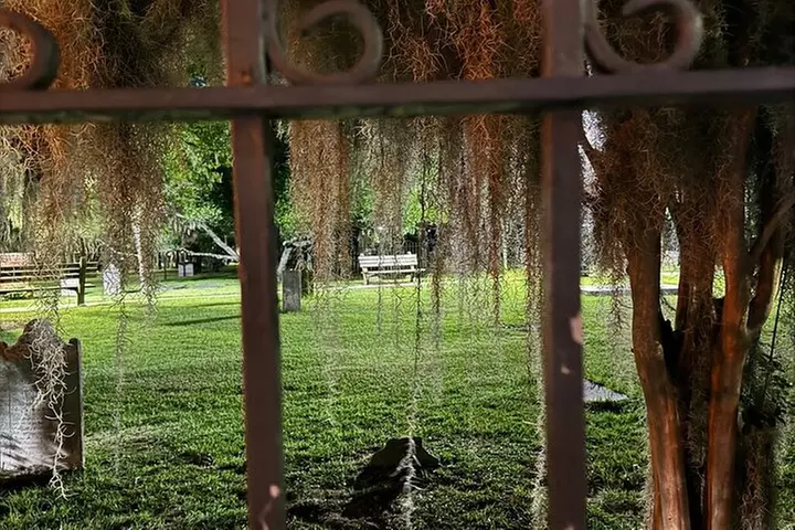 The Grave Tales Ghost Tour in Savannah