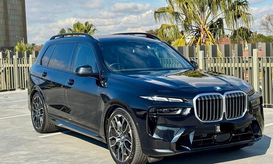 Image 2: Private Melbourne Airport Transfers To City (Sedan, SUV, or Van)