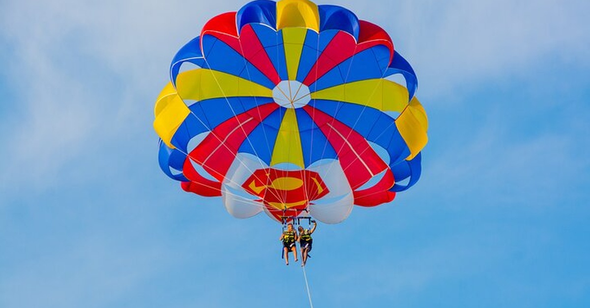 Experiencia de parasailing en Barcelona