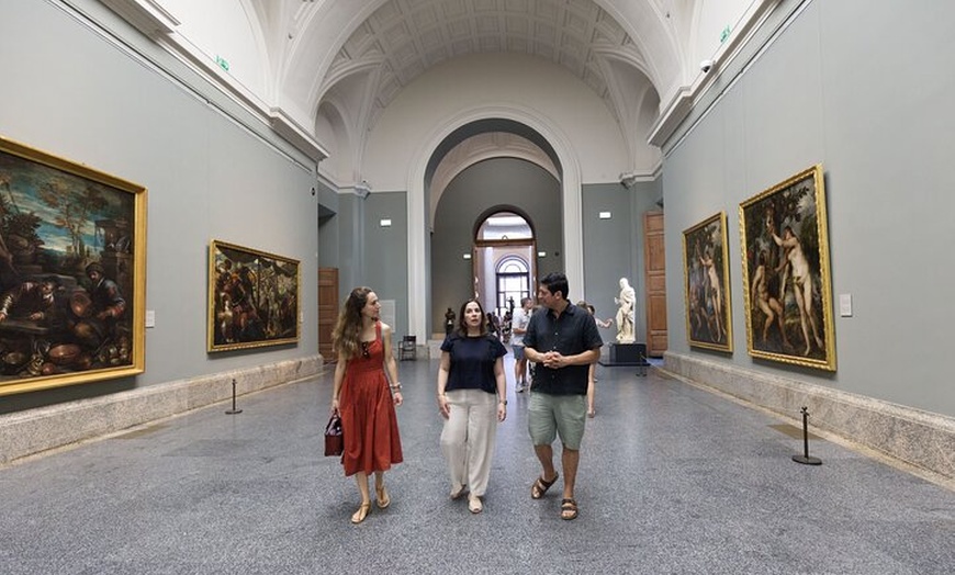 Image 7: Visita privada al Museo del Prado con recogida, sin colas y vino
