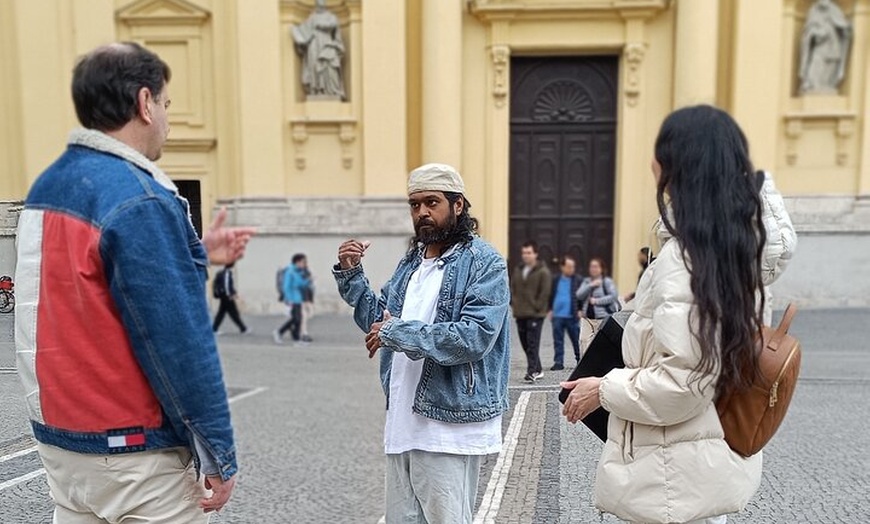 Image 2: Hinter dem Bildschirm Authentisches München mit einem privaten Gast...