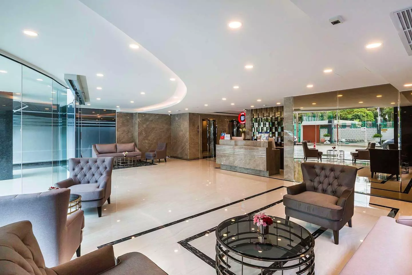 ✈ MIDDEN VAN THAILAND | Bangkok - SureStay Plus Hotel by Best Weste...