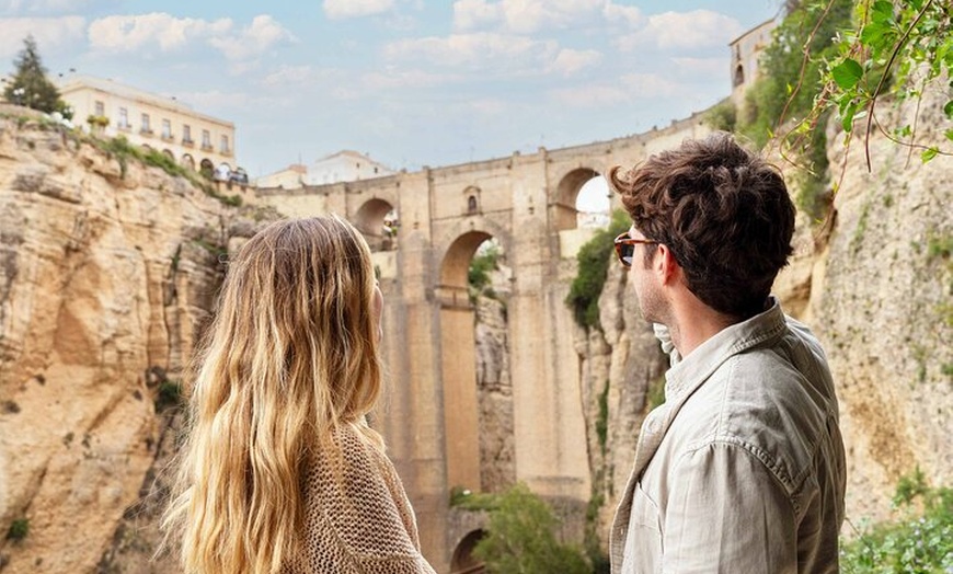 Image 4: Ronda, Setenil y Sevilla Tour en grupo pequeño desde Málaga
