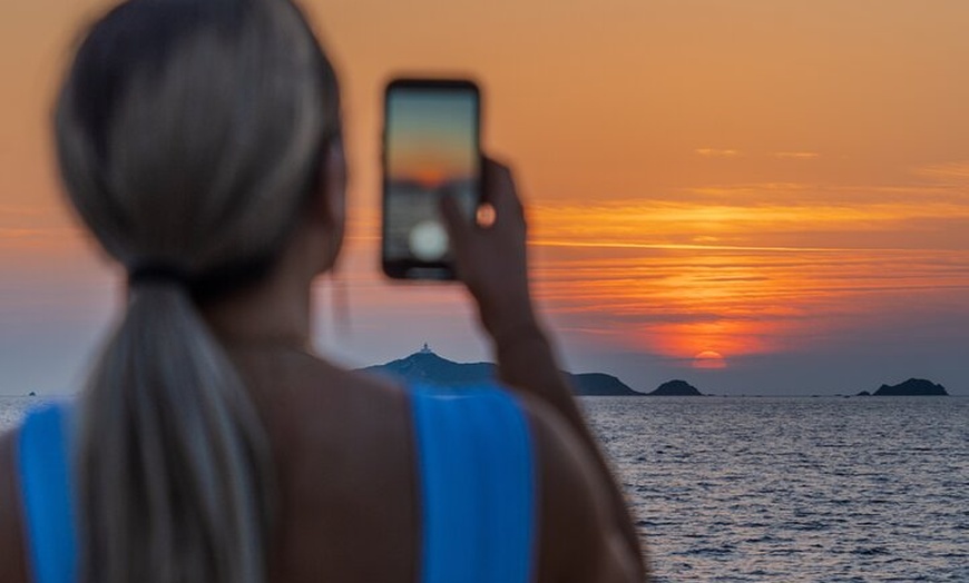 Image 4: Excursion en Catamaran des Îles Sanguinaires au Coucher de Soleil