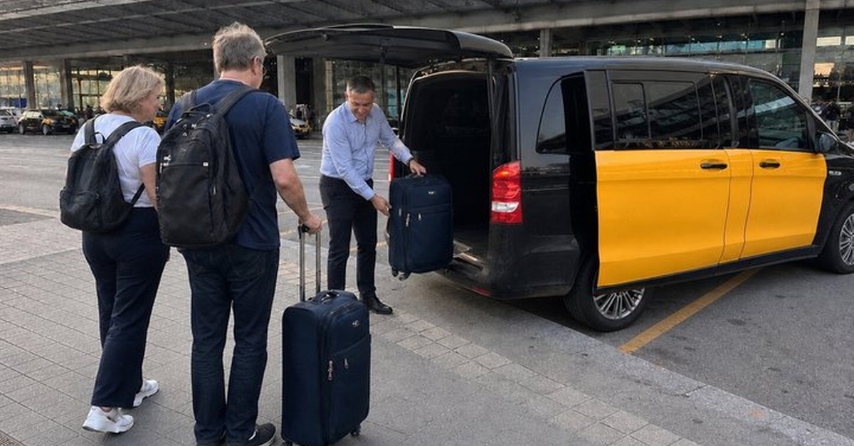 Traslado privado en taxi entre el puerto de cruceros y la estación de Sants en Barcelona