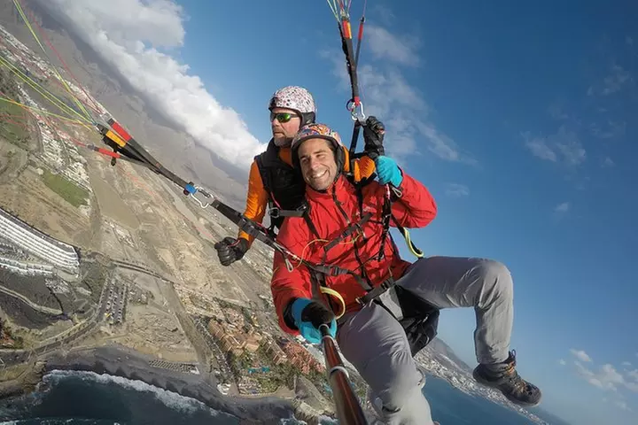 Experiencia épica de parapente en Tenerife con el equipo campeón de...