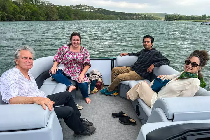 Private Lake Austin Boat Cruise: 2-Hour, Fully Shaded (Up to 13)