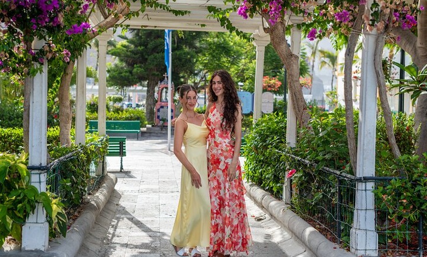 Image 3: Sesión de fotos en Puerto de Mogán Flowering Seaside Fish Village