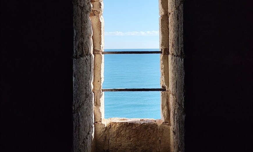 Image 5: Tour en Inglés con entradas al Castillo y escenarios GOT