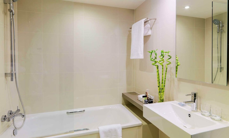 Image 4: ✈ ROYAUME-UNI | Londres - H10 London Waterloo & entrée au British M...