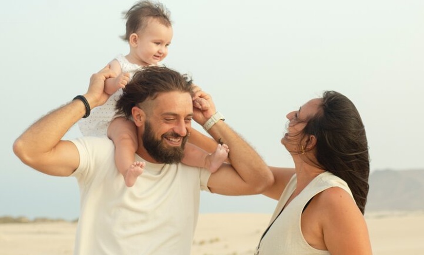 Image 7: Sesión de fotos privadas de Las Dunas al atardecer