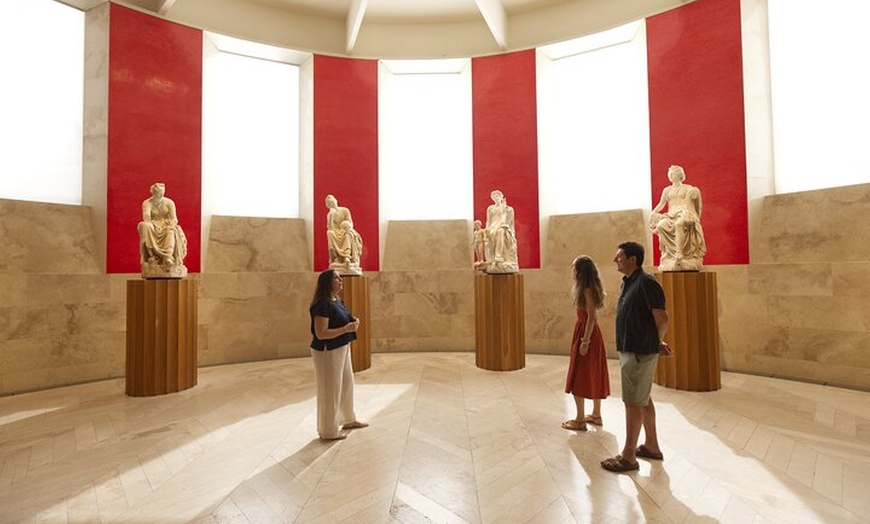 Image 10: Visita privada al Museo del Prado con recogida, sin colas y vino