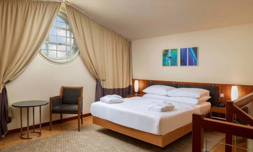 Image 2: ✈ REPUBBLICA CECA | Praga - K+K Hotel Central 4* - City break