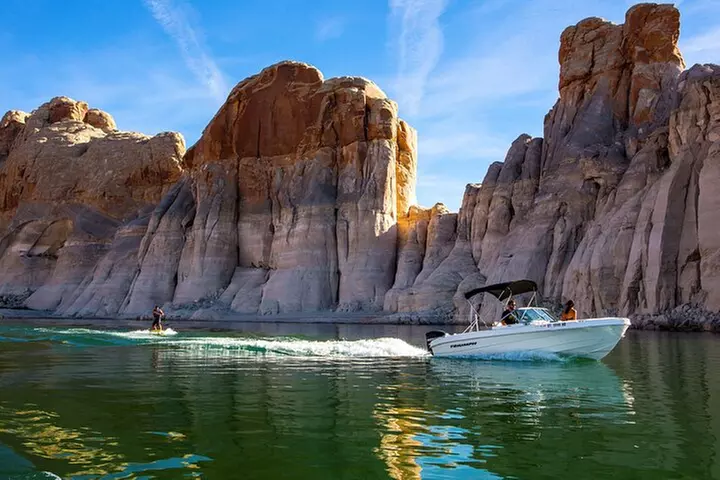 Lake Powell Powerboat Rental Explore at Your Own Pace - Primary Image