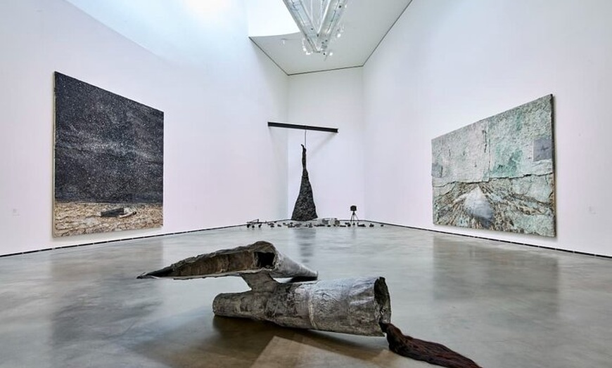 Image 5: Entrada al Museo Guggenheim Bilbao