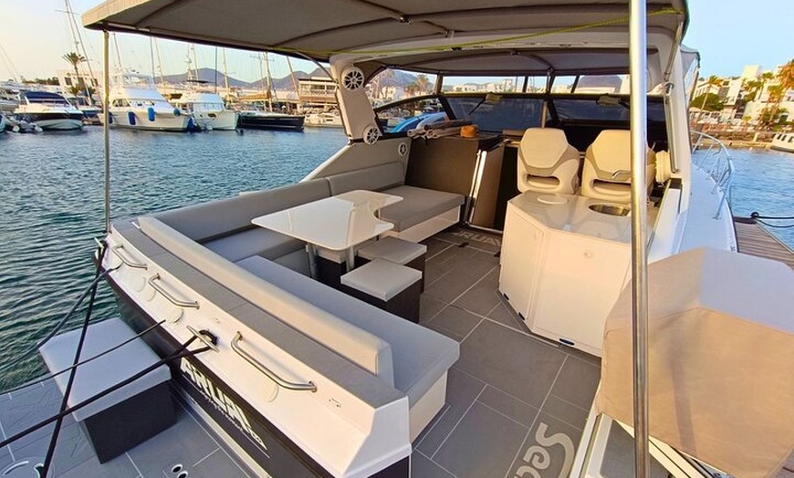 Image 3: Yate Privado con Barbacoa Gourmet y Atardecer