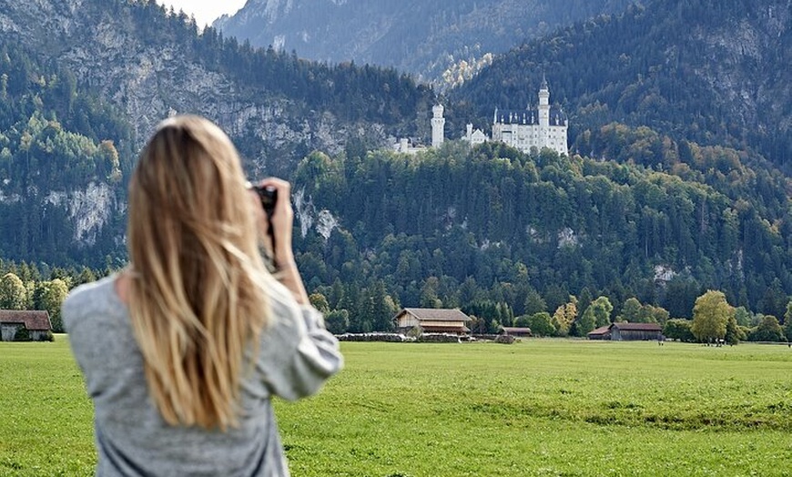 Image 8: Privater Tagesausflug ab München: Neuschwanstein, Linderhof und Ettal