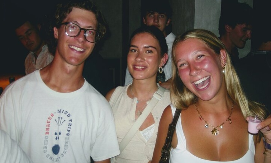 Image 39: OG Barcelona Night Adventure — 3 bares, 3 chupitos y entrada VIP al...