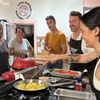 Image 1: Clase de Cocina de Tapas Española con Música de Guitarra en Vivo