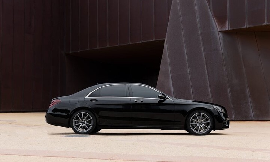 Image 3: Private Chauffeur Transfer Melbourne CBD to Airport