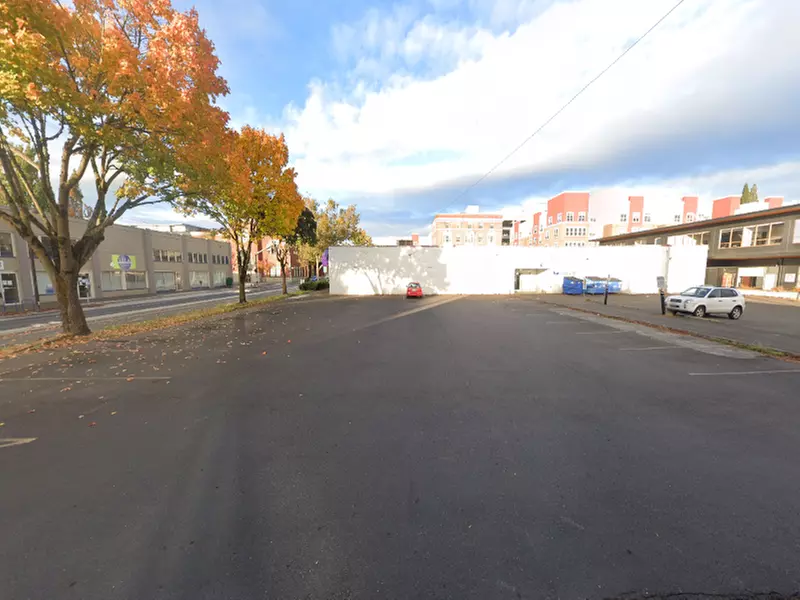 Parking at [E726] Buffalo Exchange Lot