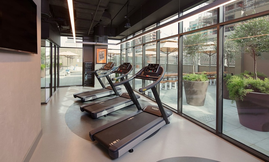 Image 8: ✈ EMIRATS ARABES UNIS | Dubaï - Rove Trade Centre 3* - Piscine exté...