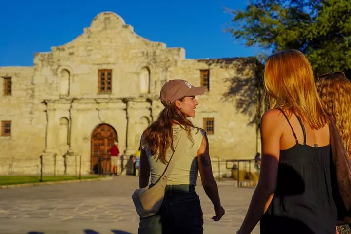 San Antonio Premium City Tour with Alamo & River Walk Cruise