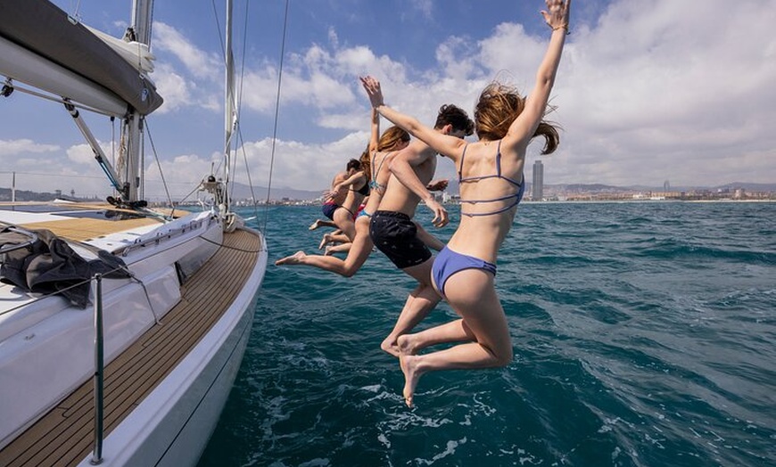 Image 17: Experiencia De Navegacion En Un Velero Exclusivo En Barcelona