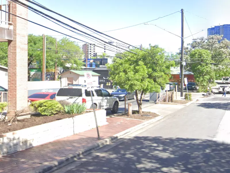 Parking at 600 Sabine St. Lot