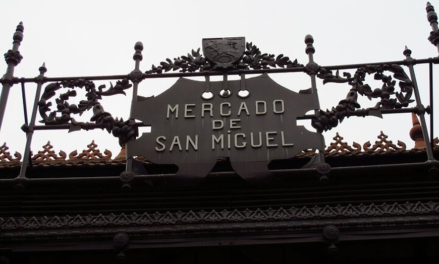 Image 3: Madrid : Tour a pie por La Latina con bebida y tapas tradicionales