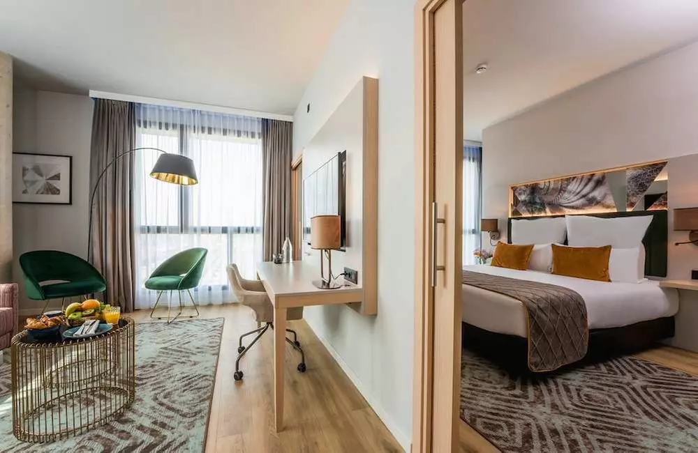 ✈ SPANIEN | Barcelona - Leonardo Royal Hotel Barcelona Fira 4*, 2 N...