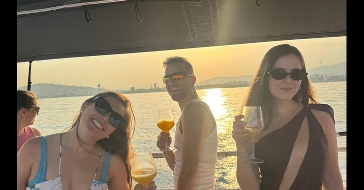 Tour privado en velero por Barcelona con bebidas y aperitivos