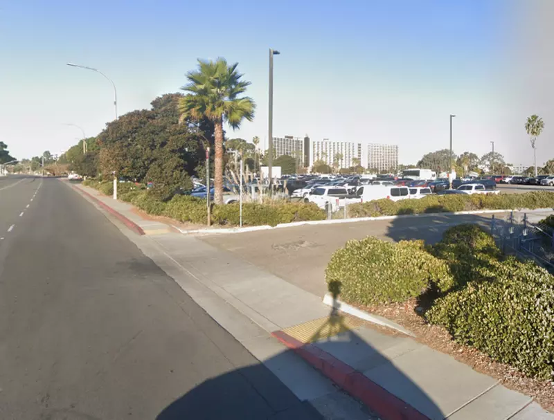 Parking at 851 Harbor Island Dr. Lot - Second Medium