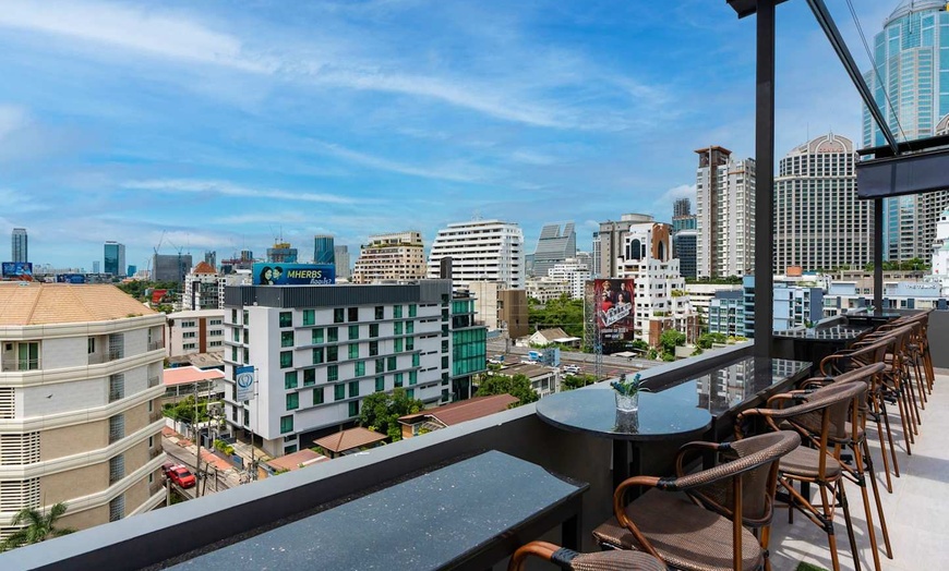 Image 5: ✈ MIDDEN VAN THAILAND | Bangkok - SureStay Plus Hotel by Best Weste...